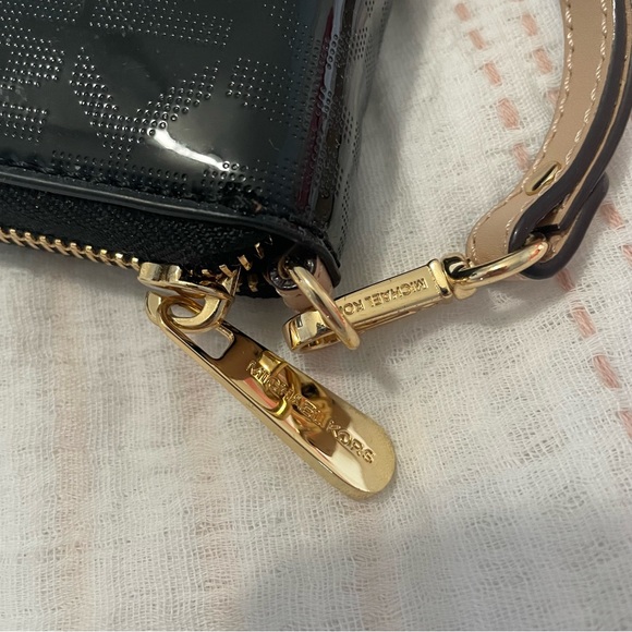 Michael Kors wallet - Picture 2 of 5